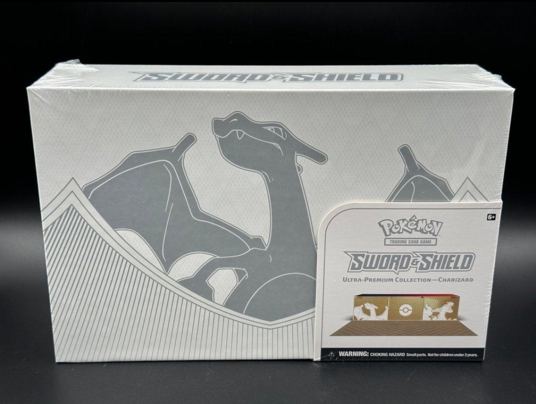 Pokémon TCG: Sword & Shield Ultra-Premium Collection — Charizard